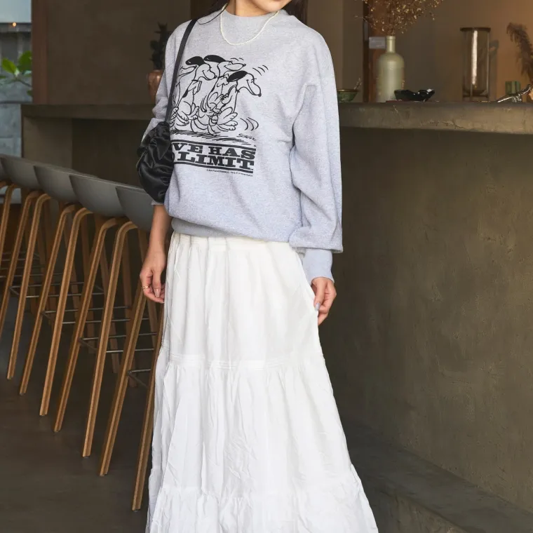 ピーナッツ コラボスウェット 女性: 156cm Mサイズ着用の画像