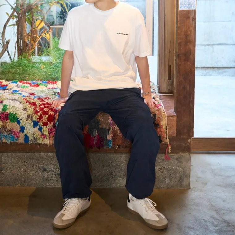 LOVE HAS NO LIMIT ロゴTシャツ 男性: 173cm Lサイズ着用の画像