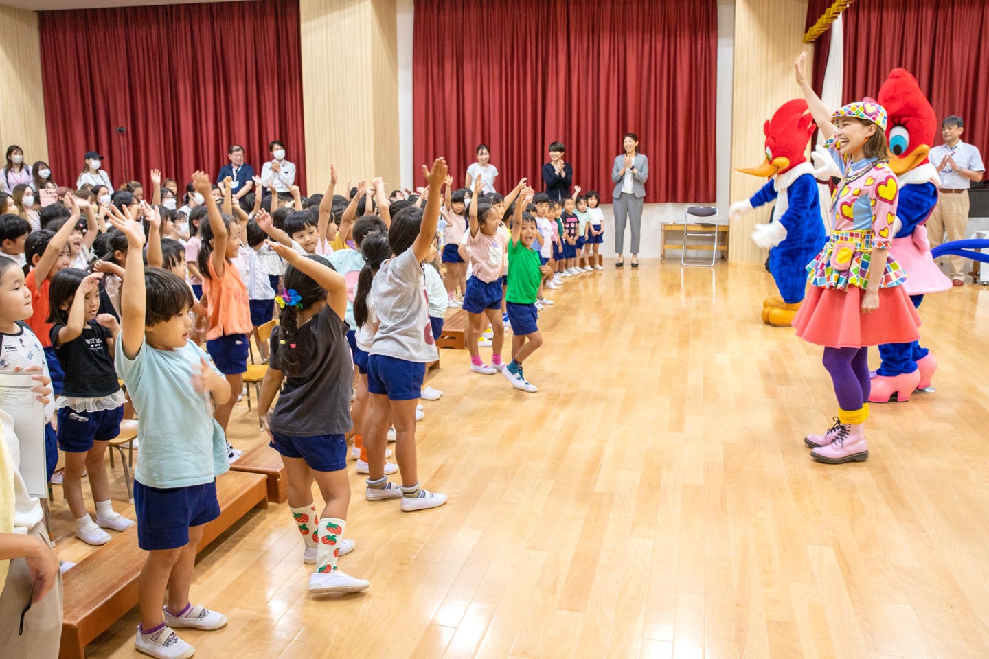 【従業員の想いをカタチに。子どもたちの笑顔のため、地元幼稚園へ「逆上がり補助器具」を寄贈】のイメージ