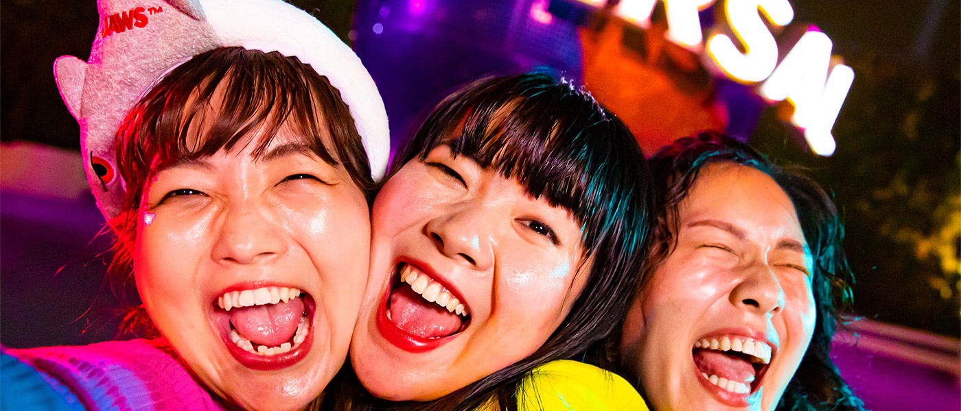 パークで楽しむ女性たち