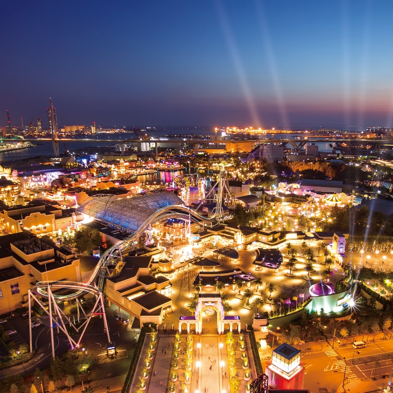 上空から見たユニバーサル・スタジオ・ジャパンの夜景