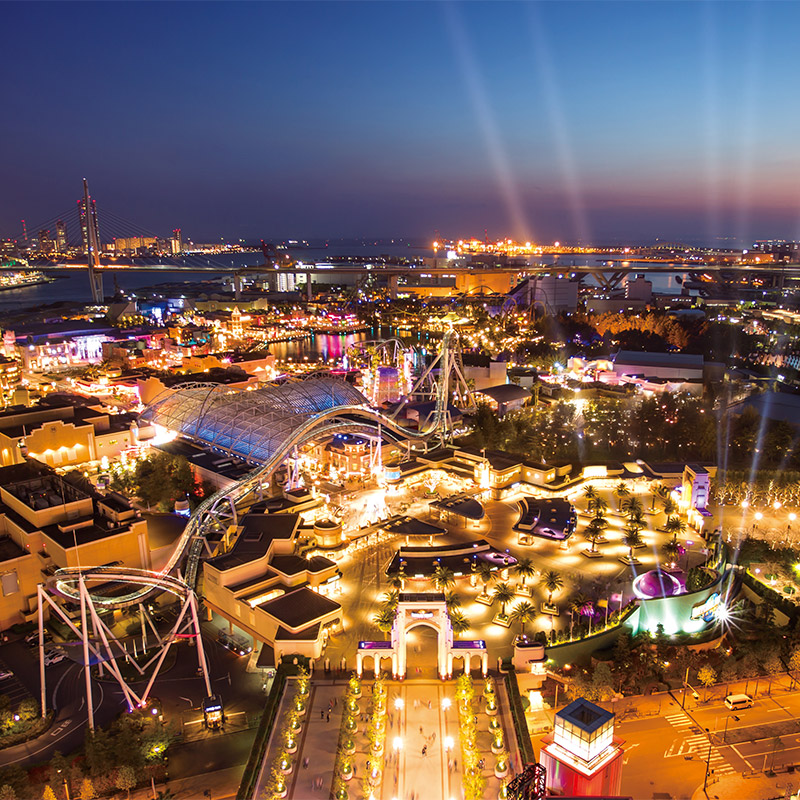 上空から見たユニバーサル・スタジオ・ジャパンの夜景