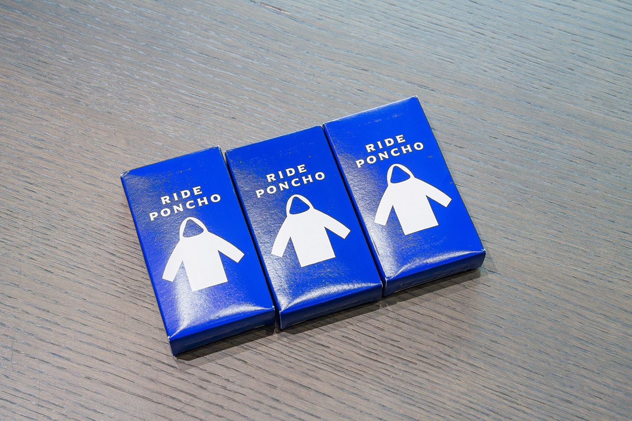 USJアクセスカードとポンチョ